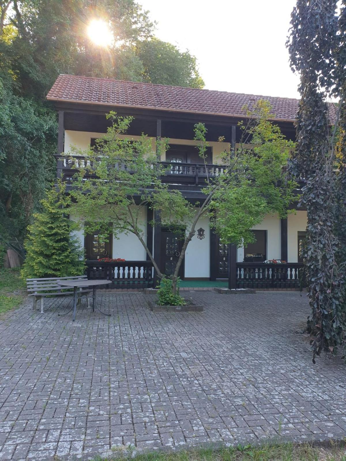 Motel Zur Festwiese Gierstädt Eksteriør billede