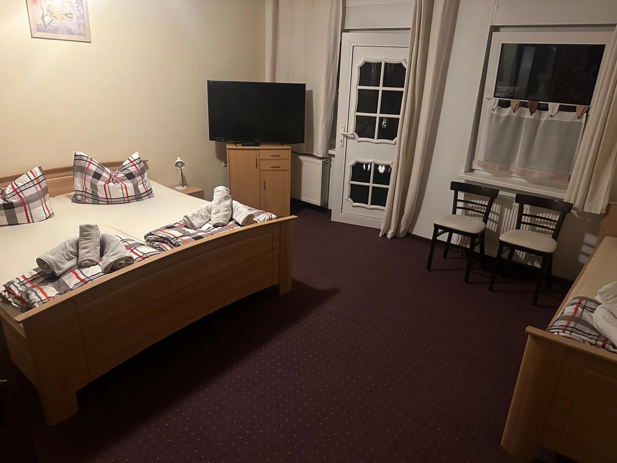 Motel Zur Festwiese Gierstädt Eksteriør billede