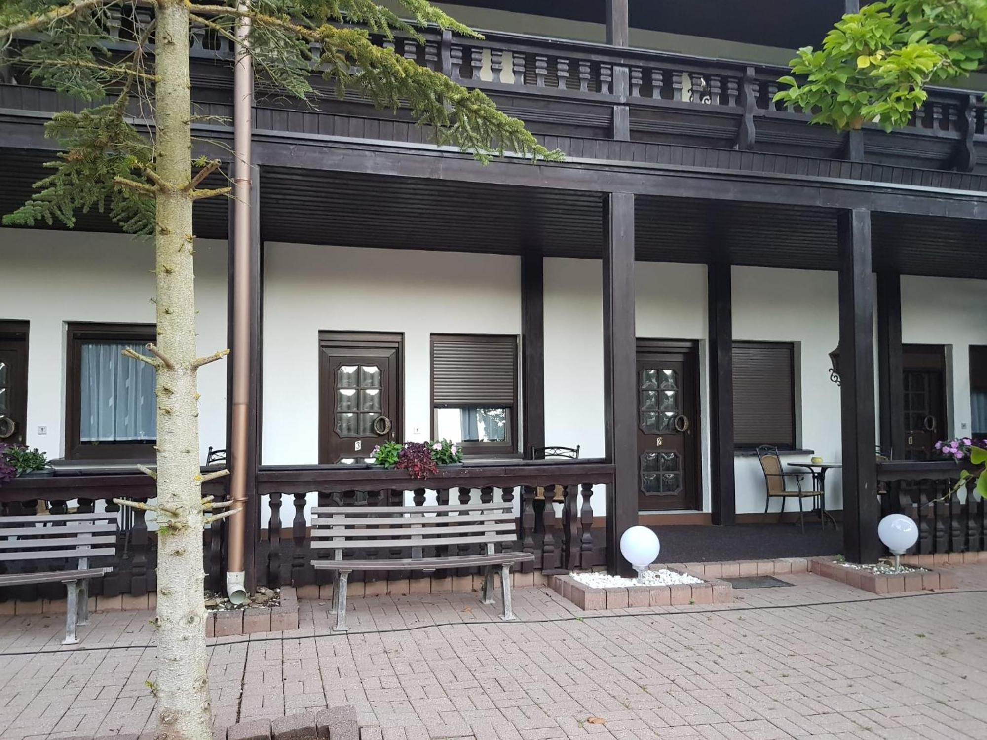 Motel Zur Festwiese Gierstädt Eksteriør billede