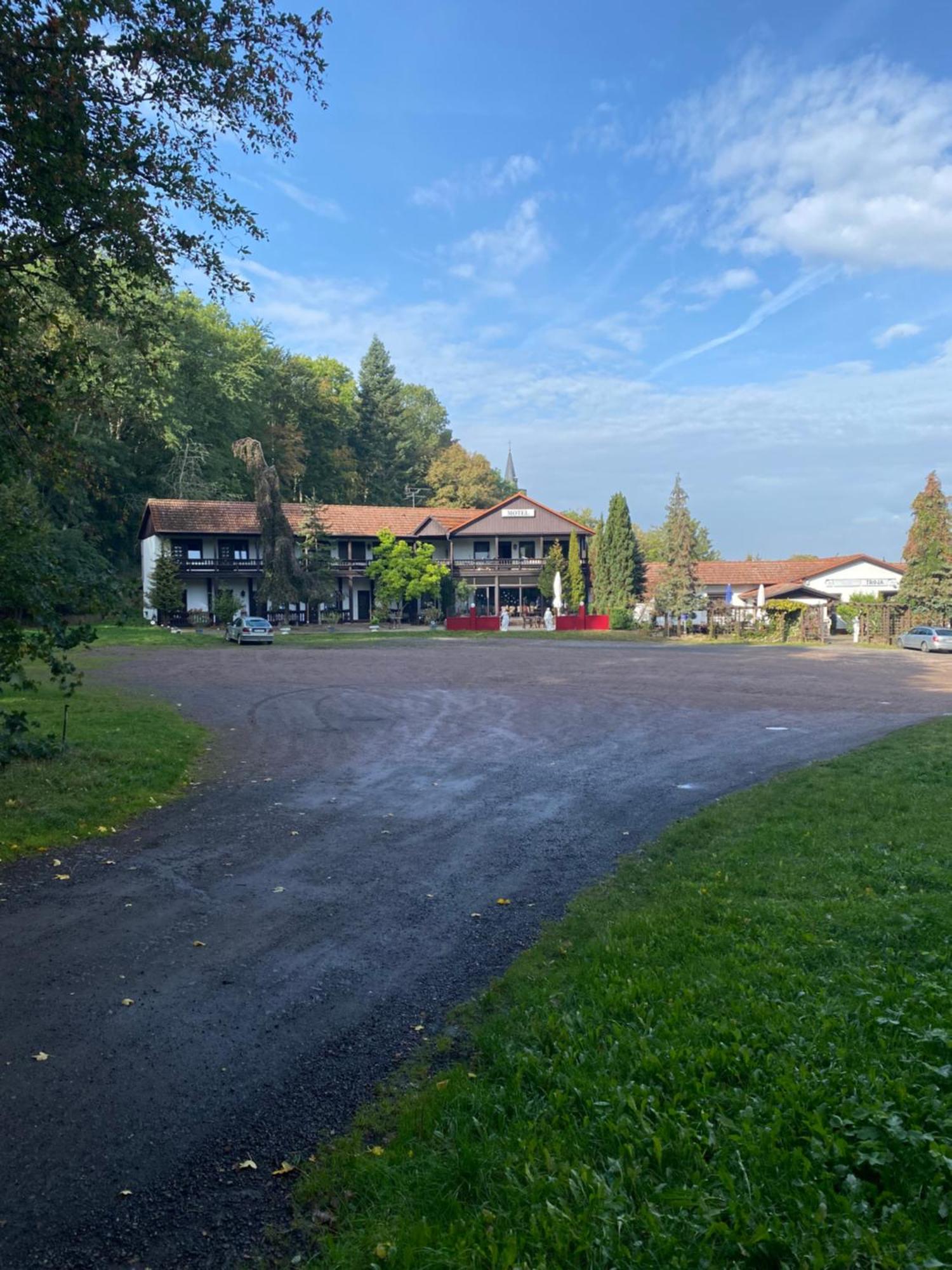 Motel Zur Festwiese Gierstädt Eksteriør billede