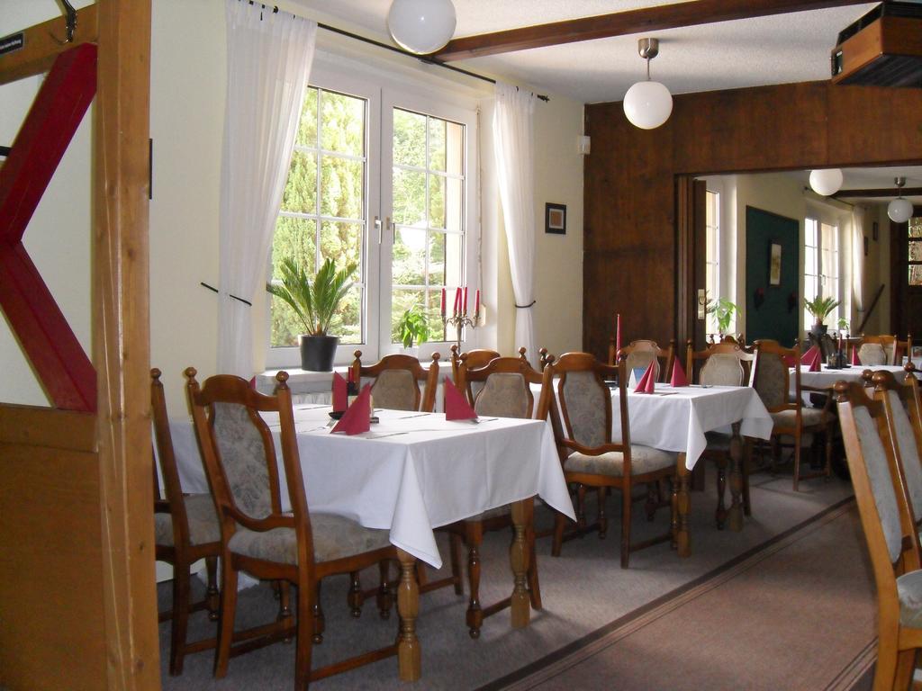 Motel Zur Festwiese Gierstädt Eksteriør billede