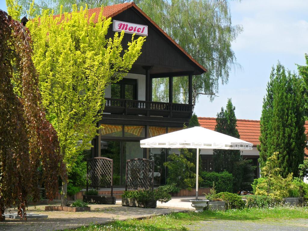 Motel Zur Festwiese Gierstädt Eksteriør billede