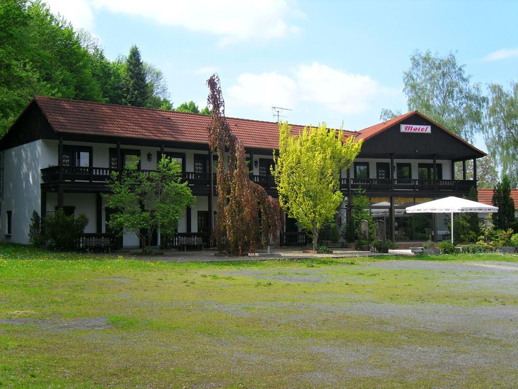 Motel Zur Festwiese Gierstädt Eksteriør billede