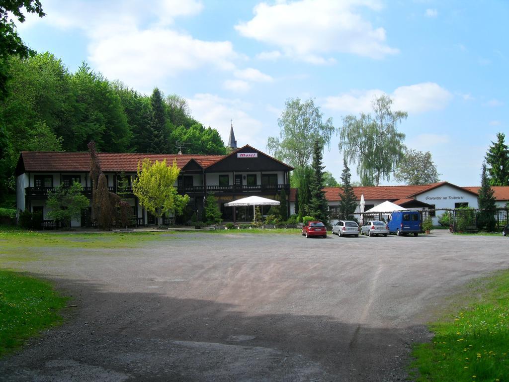 Motel Zur Festwiese Gierstädt Eksteriør billede